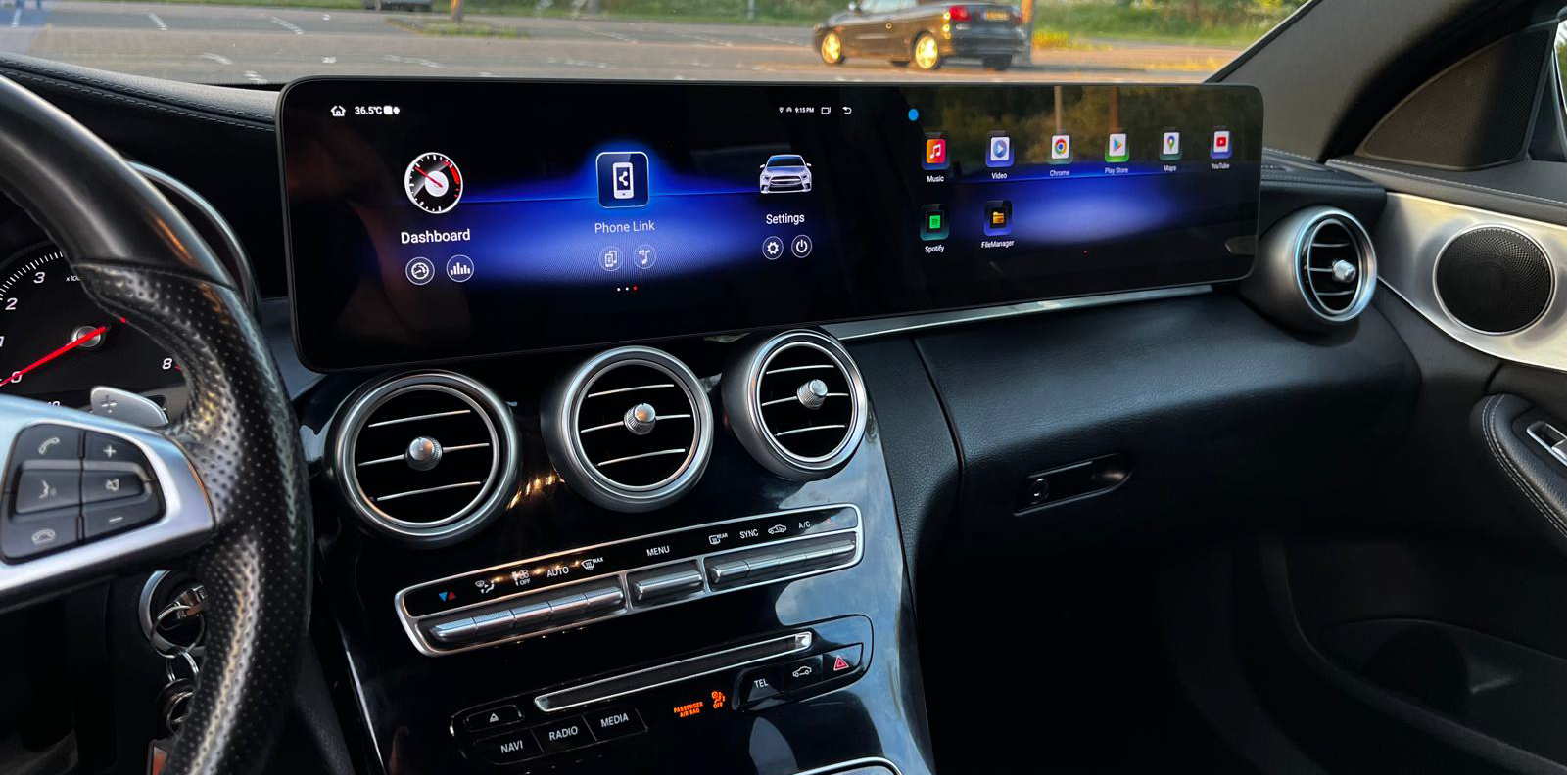 Dubbele scherm met CarPlay in een C-Klasse